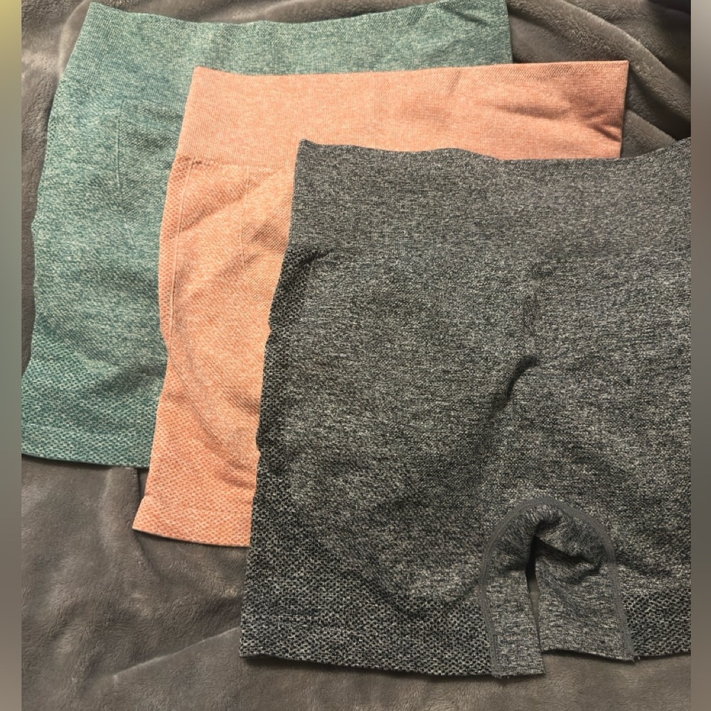 Women's Seamless Shorts - Gray, Peach, Green